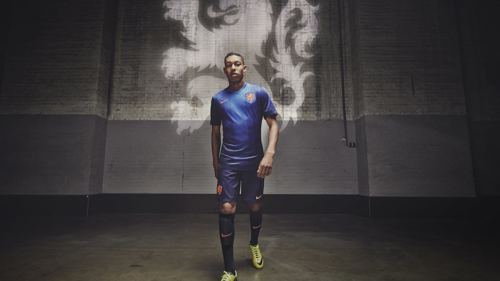 关键破发点制胜，纳达尔鏖战五盘逆转晋级法网八强